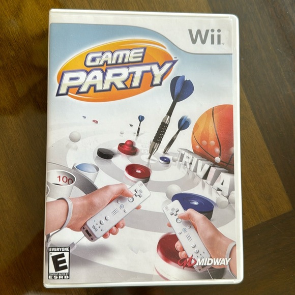 Midway Wii Game party video game including darts, shuffleboard, and table hockey - Picture 1 of 4